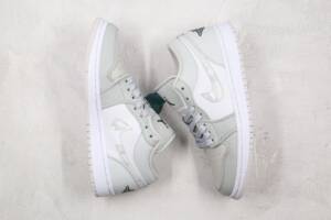 Jordan 1 Low
White Camo